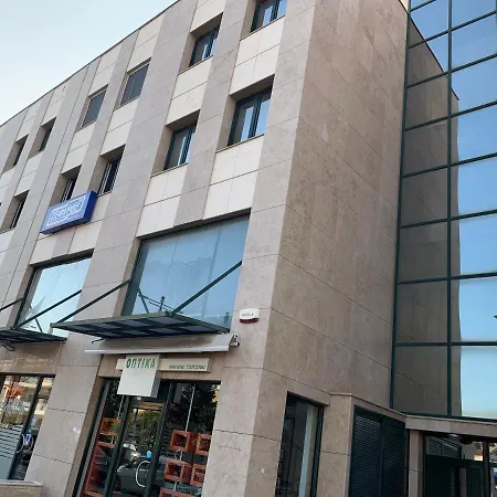 Q Luxury Perea Center * Переа