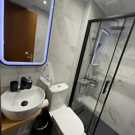 Q Luxury Perea Center Apartmán *
